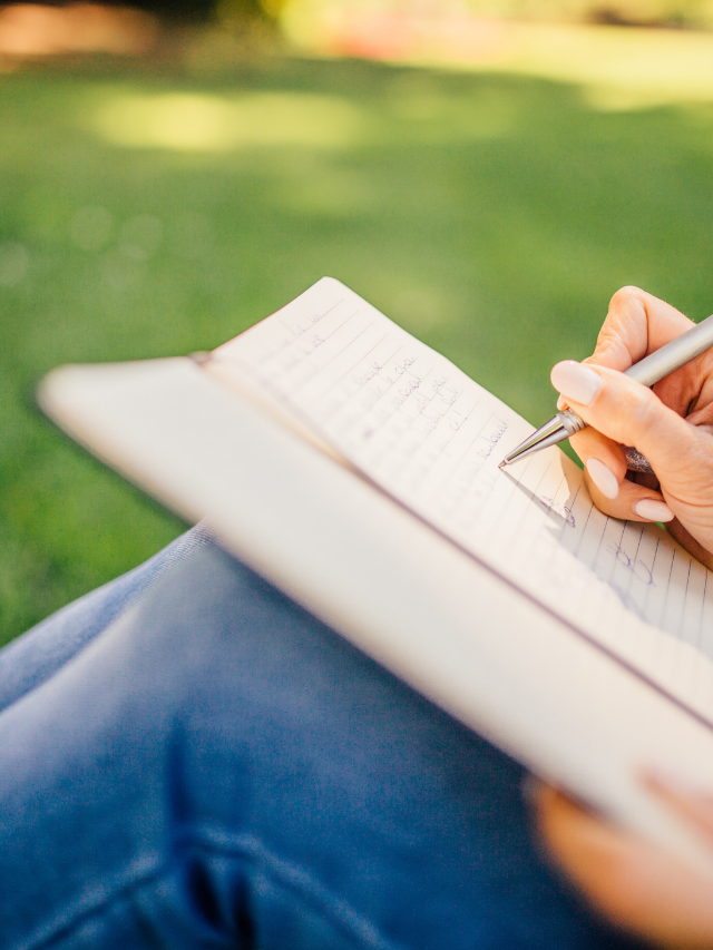 20 Fabulous Fall Journal Prompts: Get Creative and Reflective Story