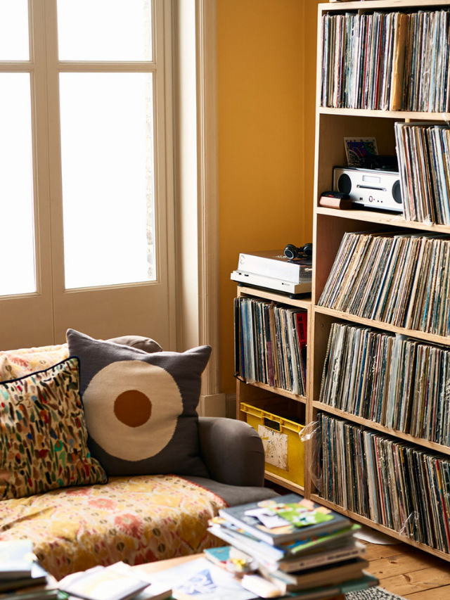 11 Top Tips For How to Start to Declutter a Room Story